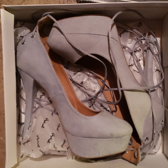 High heel shoes - Picture 2 of 2